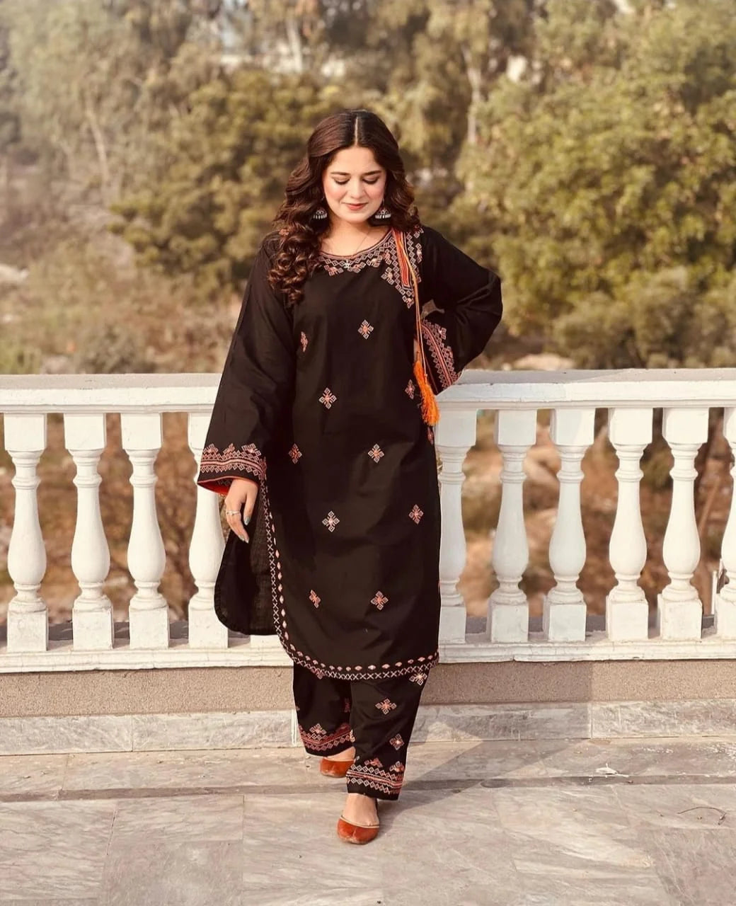 Black Elegance – Khaddar 2 Piece Set