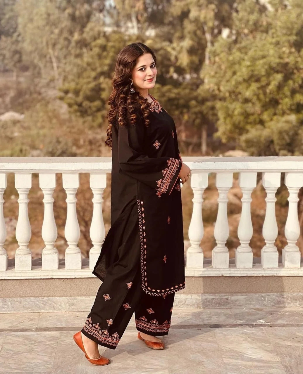 Black Elegance – Khaddar 2 Piece Set